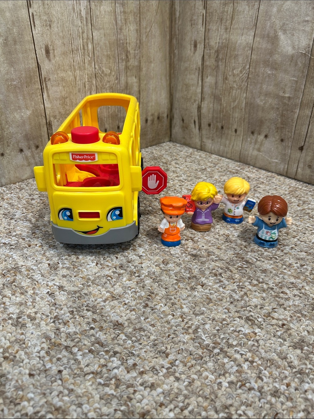Fisher Price Little People Big Yellow School Bus Musical Light Up w/ 4 Figures